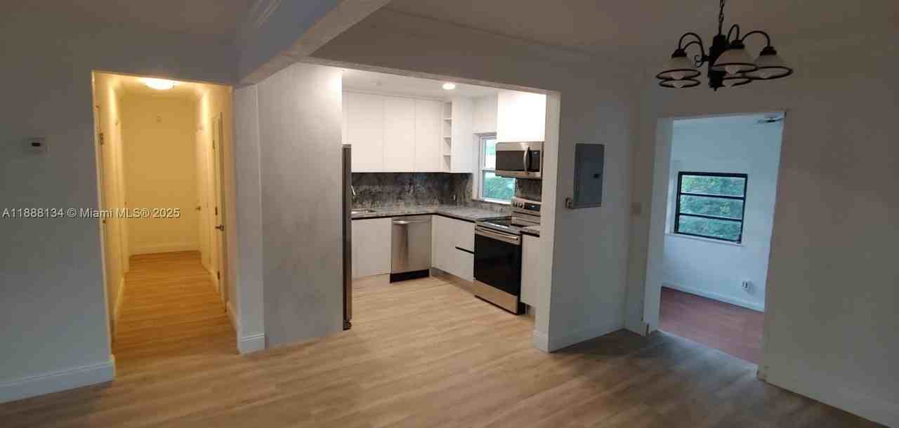 5770 Sw 62nd Ter #0 - Photo 5 of 17