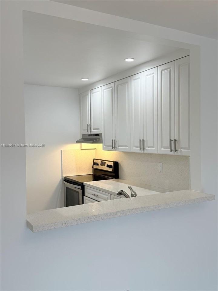 7825 Camino Real #J414 - Photo 3 of 10