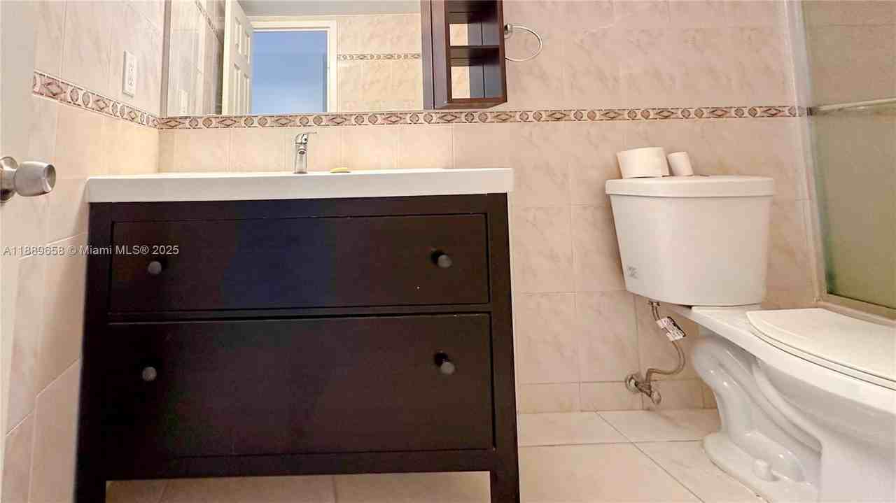 800 Parkview Dr #323 - Photo 5 of 23