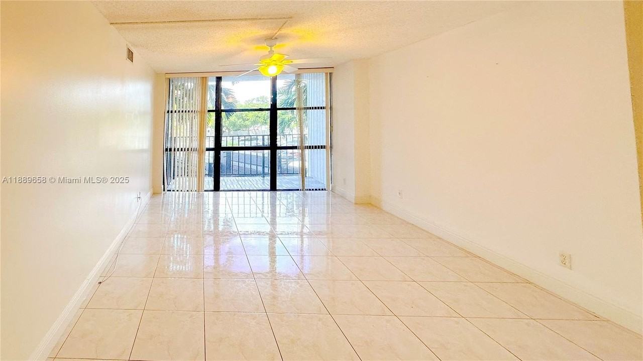 800 Parkview Dr #323 - Photo 7 of 23