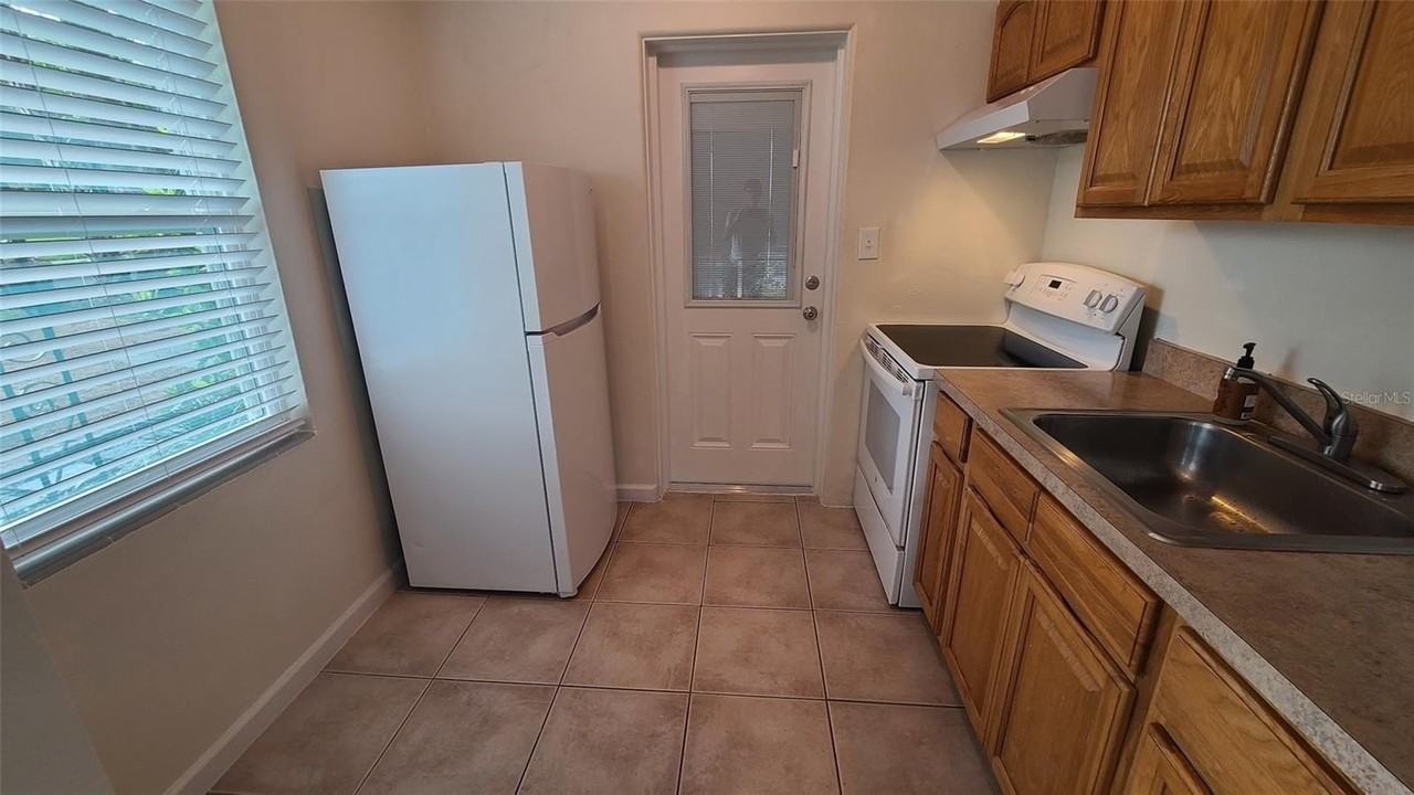 240 S Cypress Way - Photo 6 of 11