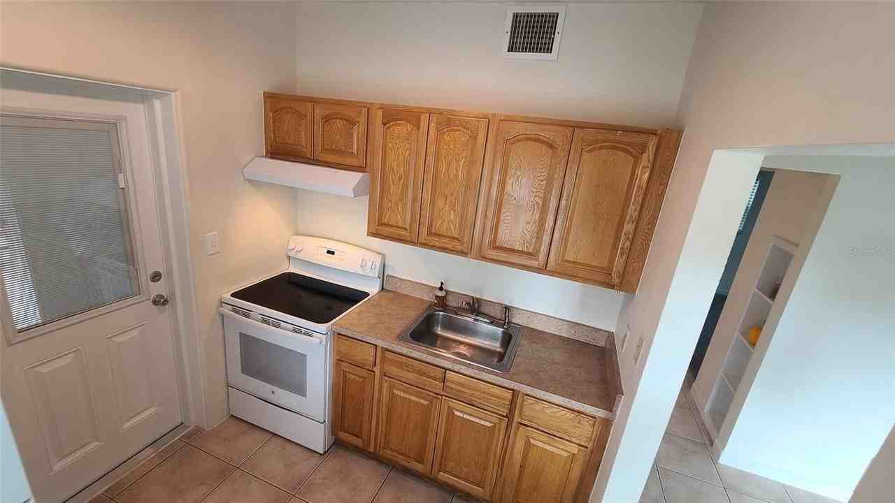 240 S Cypress Way - Photo 7 of 11