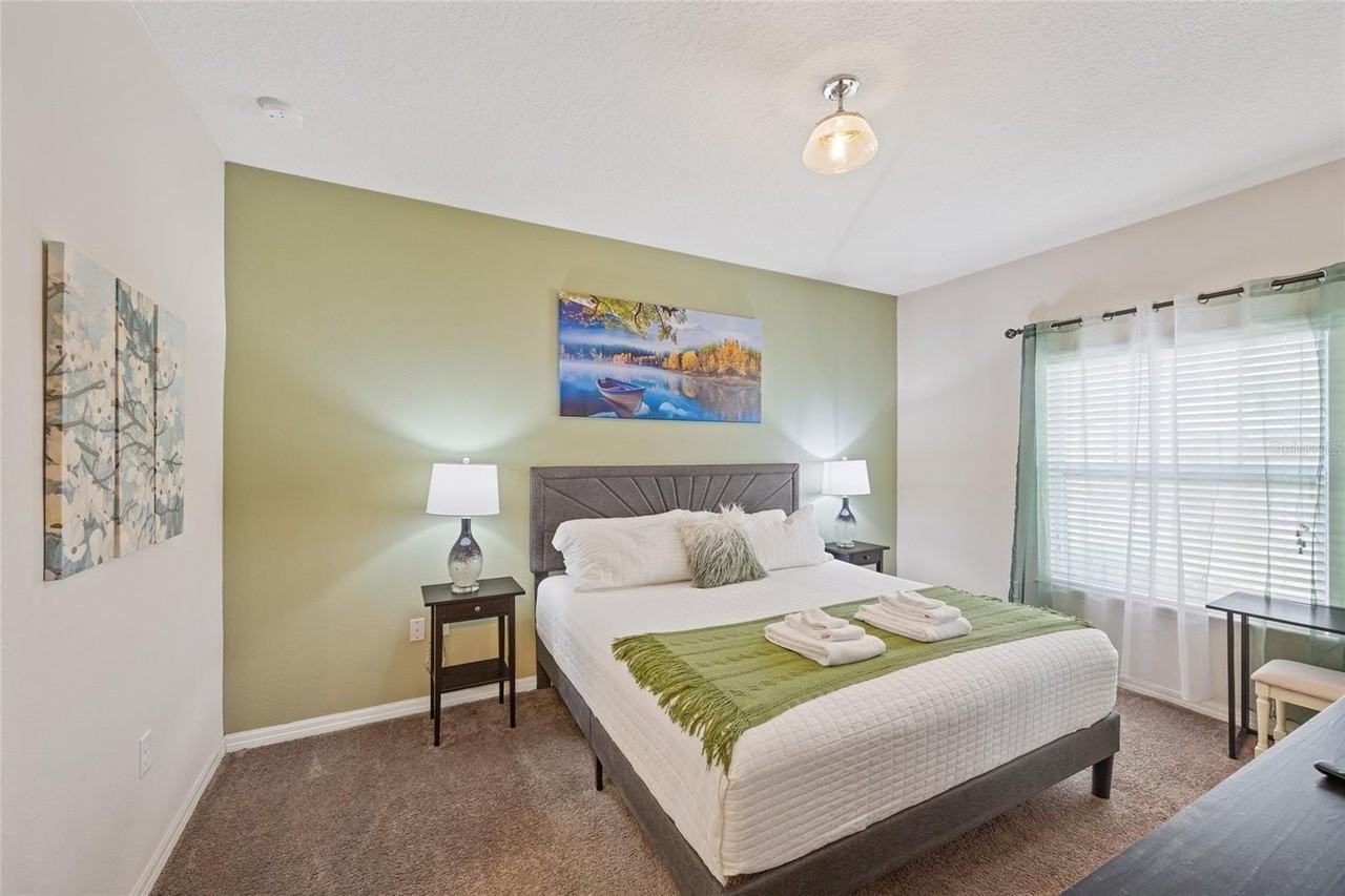 8945 Shine Dr - Photo 6 of 32