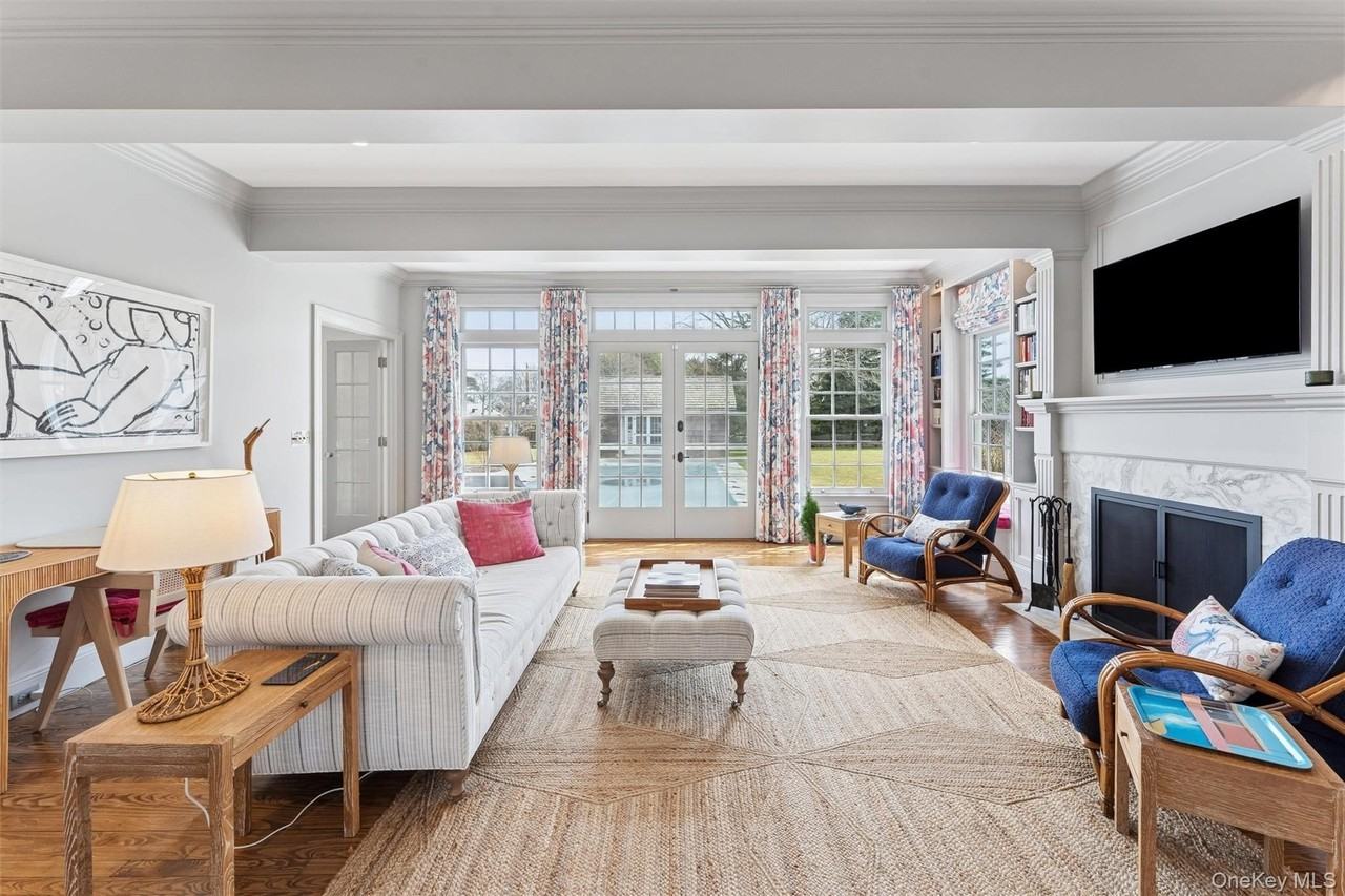 109 Quogue St - Photo 3 of 25