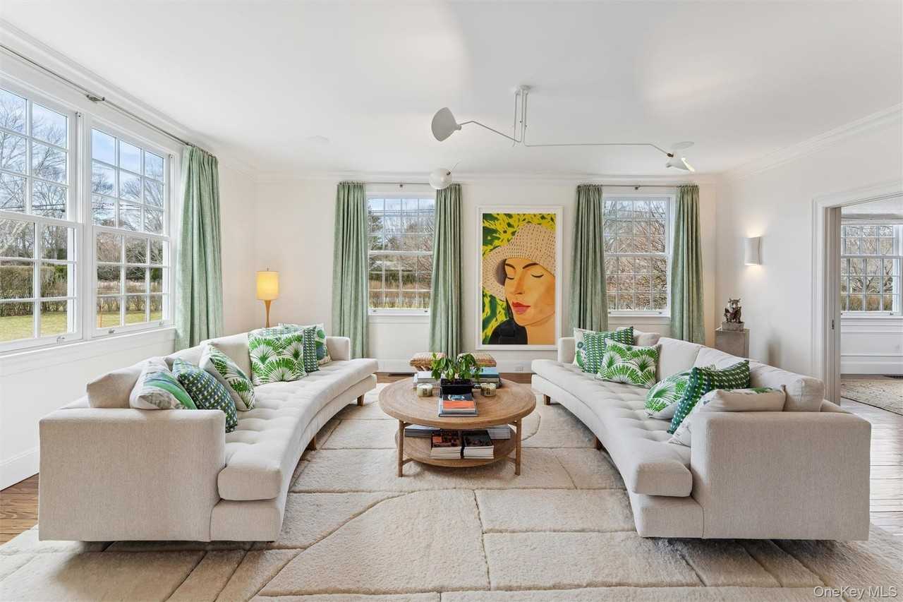 109 Quogue St - Photo 5 of 25