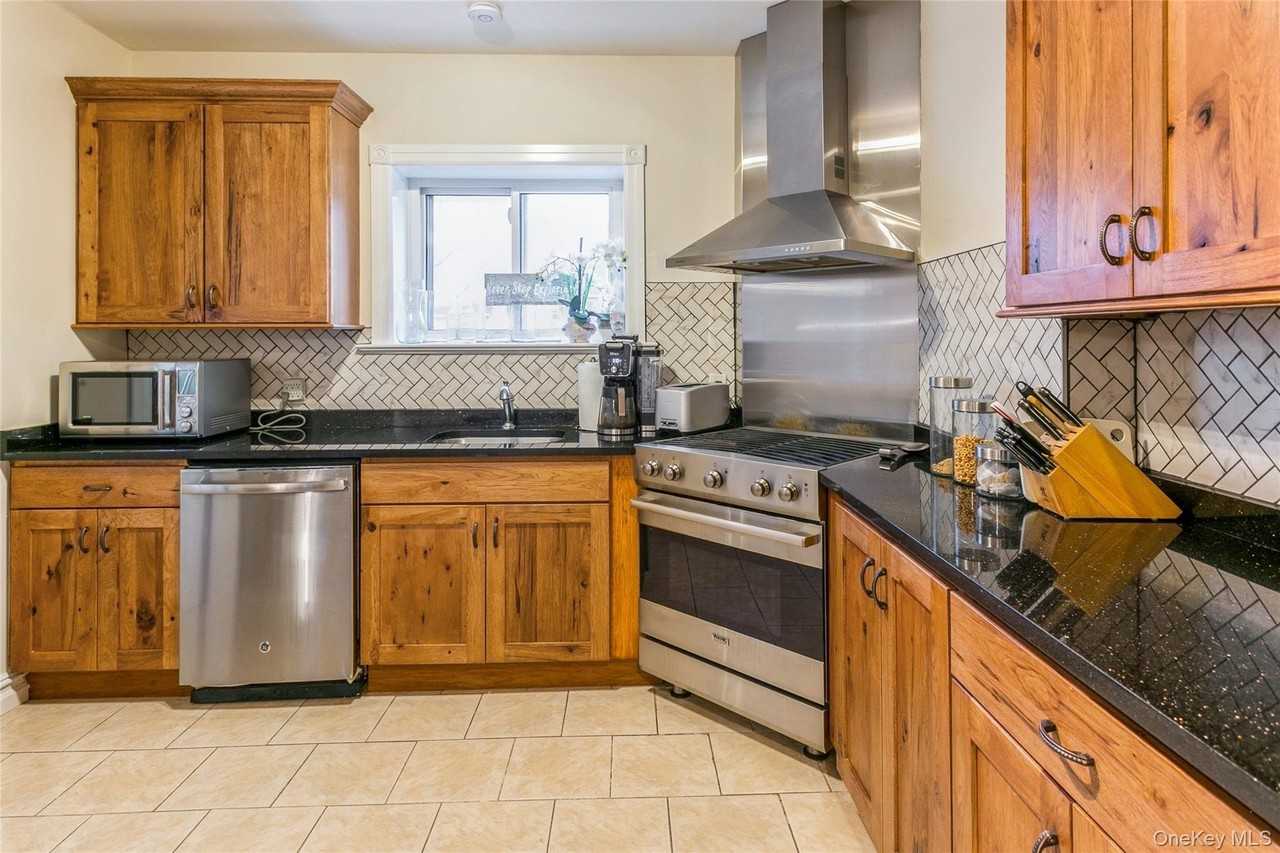 9515 242nd St - Photo 7 of 16