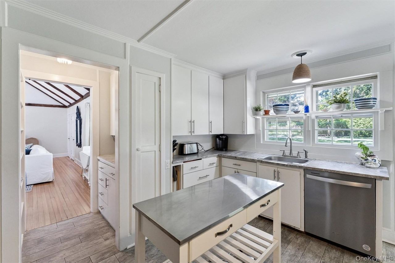 35 Sheppard St - Photo 4 of 15