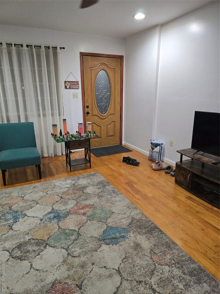 13719 Southgate St - Photo 2 of 12