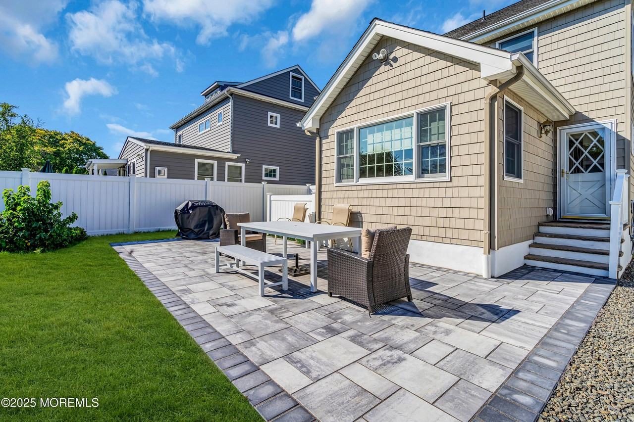 807 Prospect Ave - Photo 3 of 27