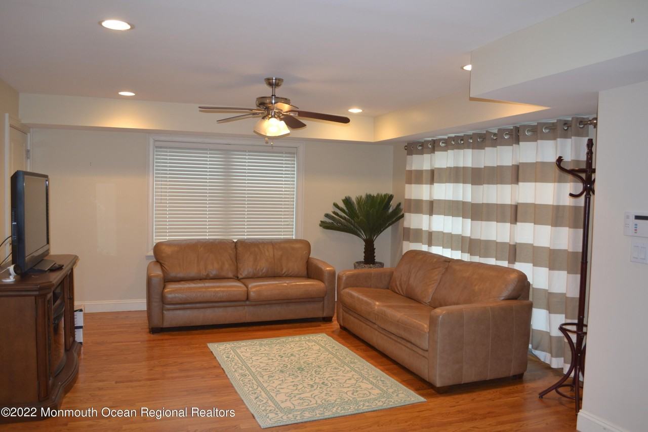 233 12th Ave - Photo 5 of 50