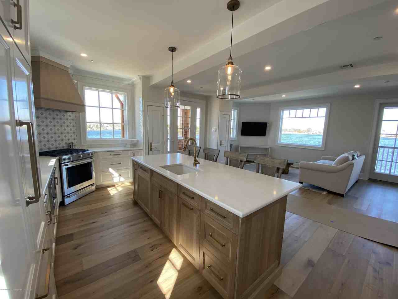 412 Lake Ave - Photo 3 of 23