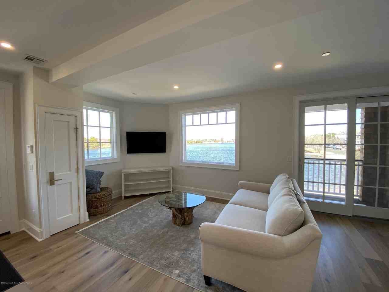 412 Lake Ave - Photo 6 of 23