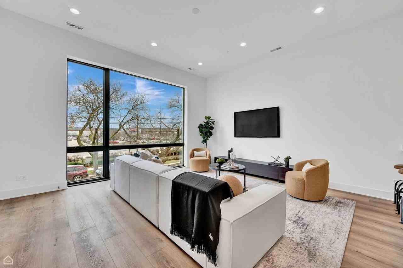 1615 W 13th St #301 - Photo 4 of 19