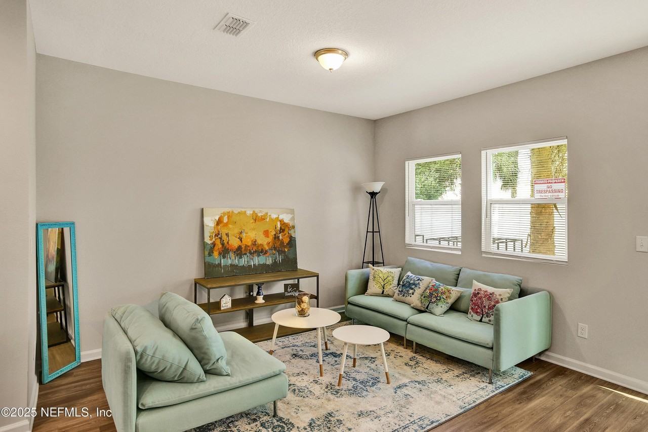 6033 Carolines Ct - Photo 5 of 12