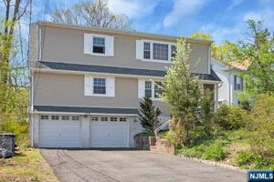 featured image of 156 Bank St