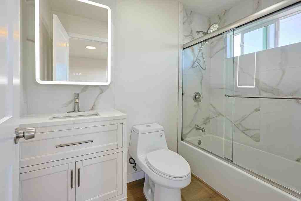 5740 Midwick St - Photo 7 of 20