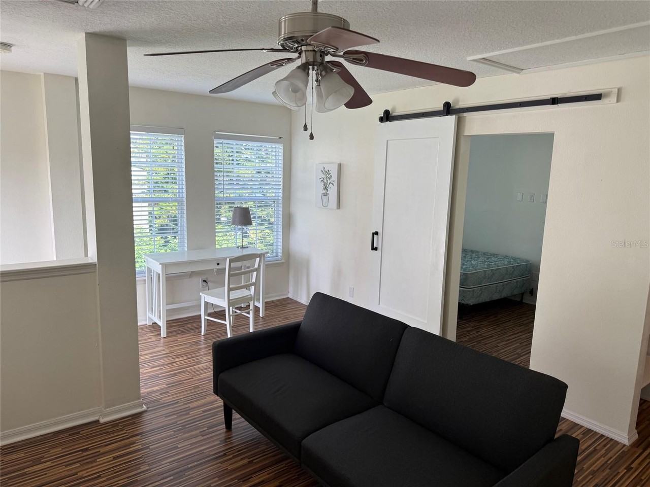 912 Beak St Unit B - Photo 3 of 9