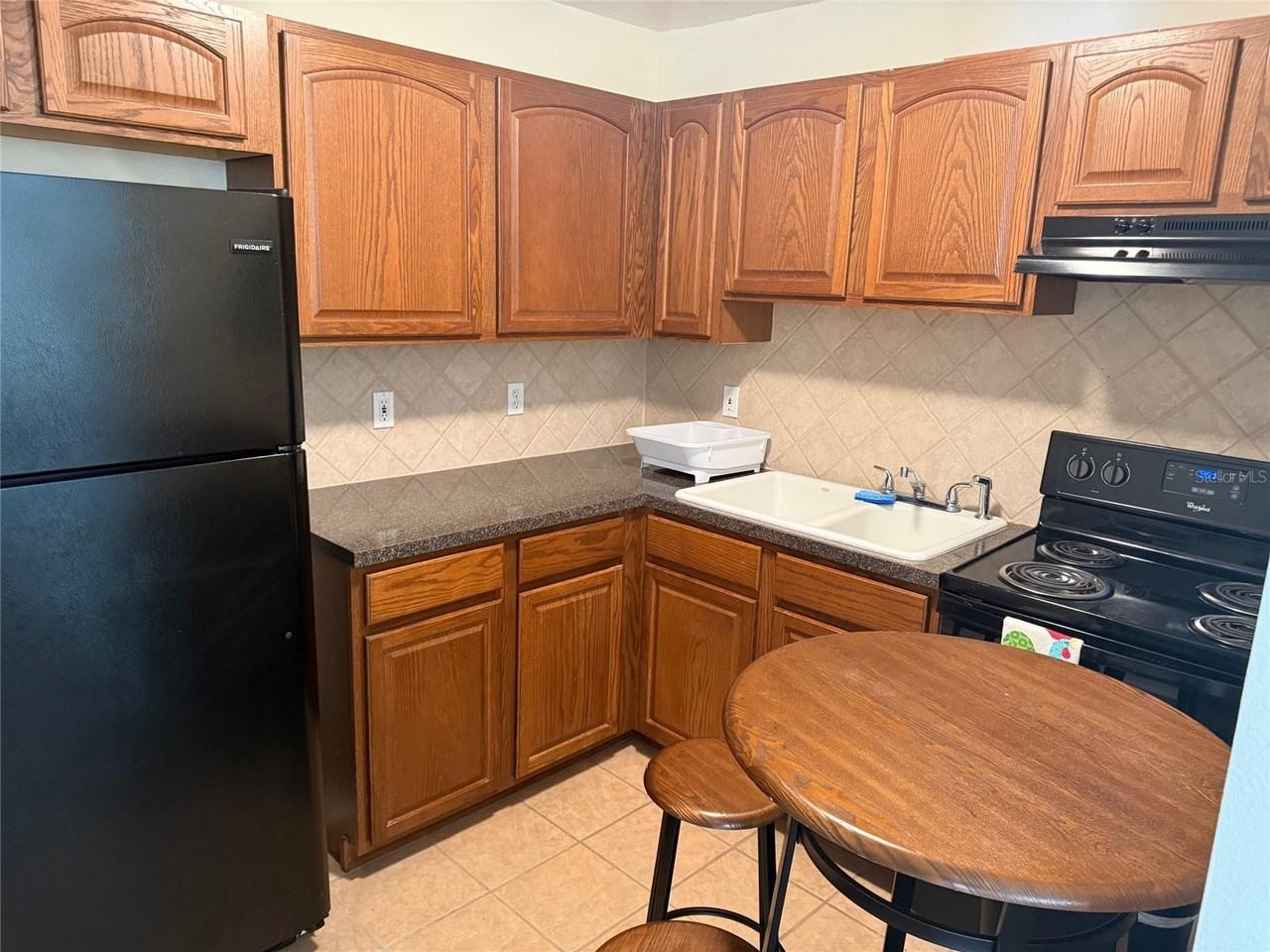 912 Beak St Unit B - Photo 4 of 9