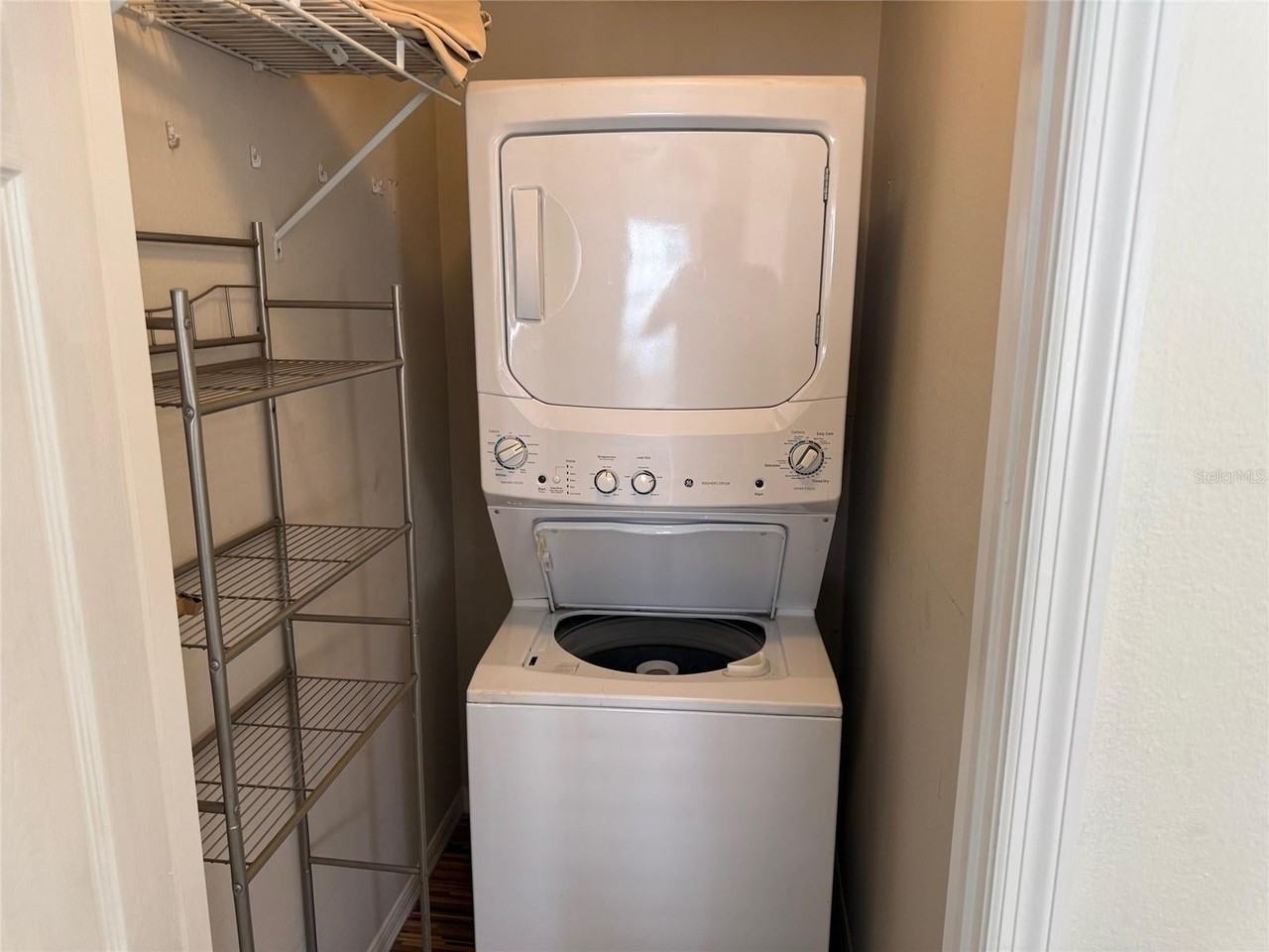 912 Beak St Unit B - Photo 7 of 9