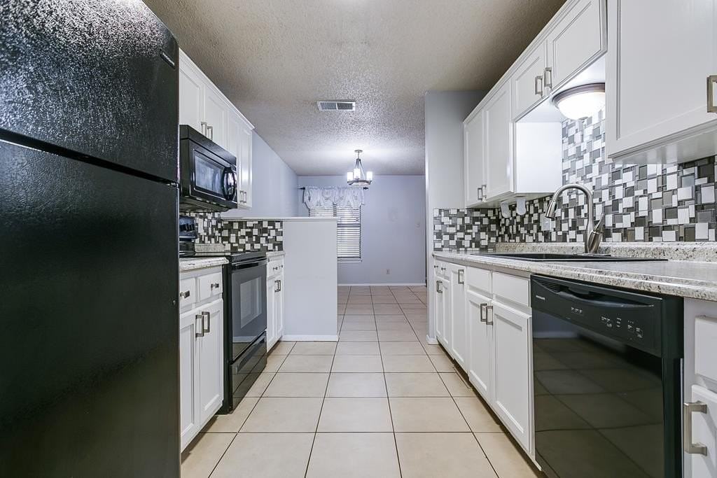 2213 Valleyview Blvd - Photo 2 of 10