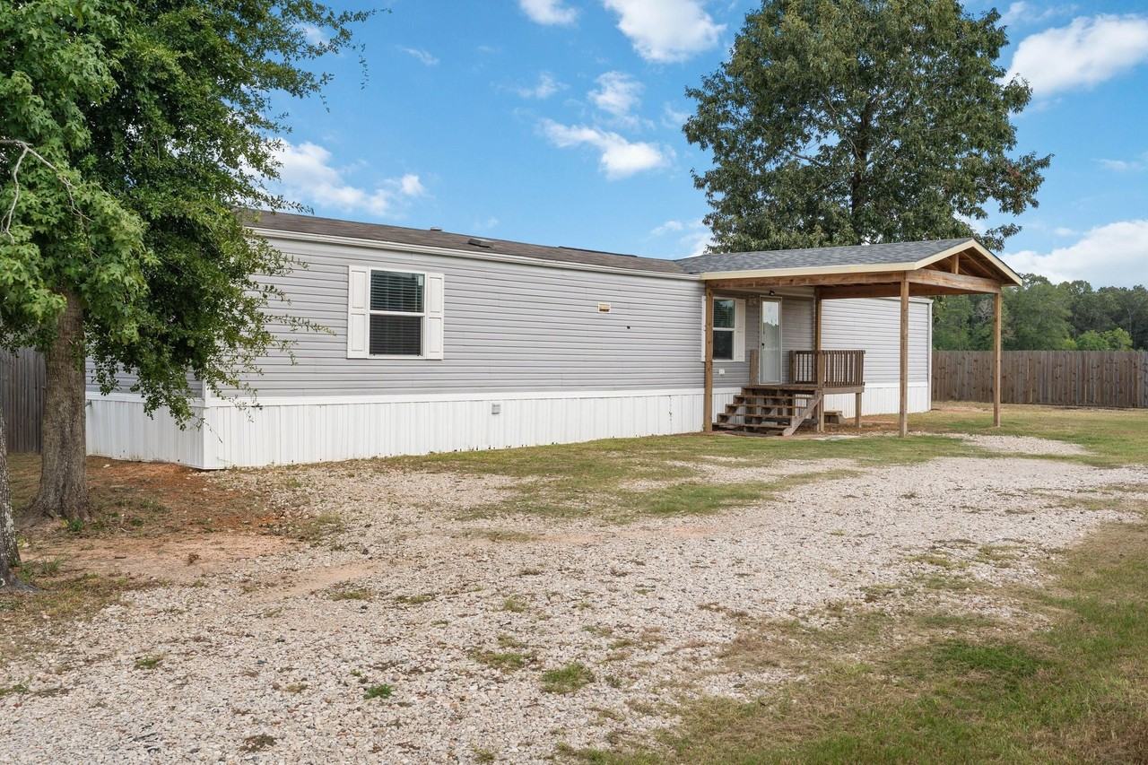 16543 Tremont Dr - Photo 2 of 29