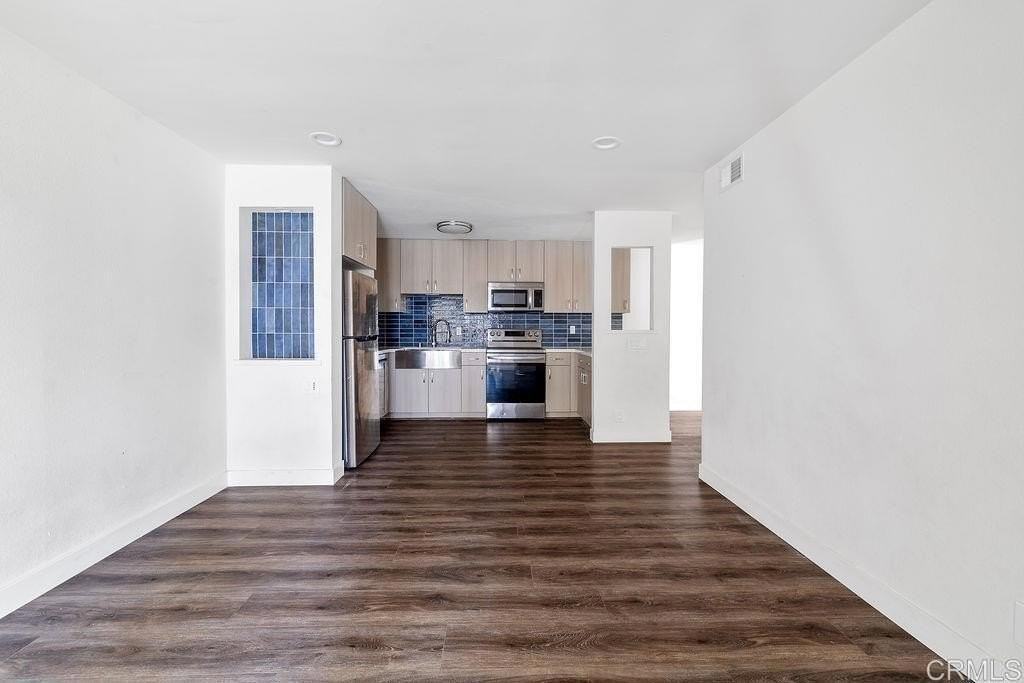 745 E Bradley Ave - Photo 2 of 20