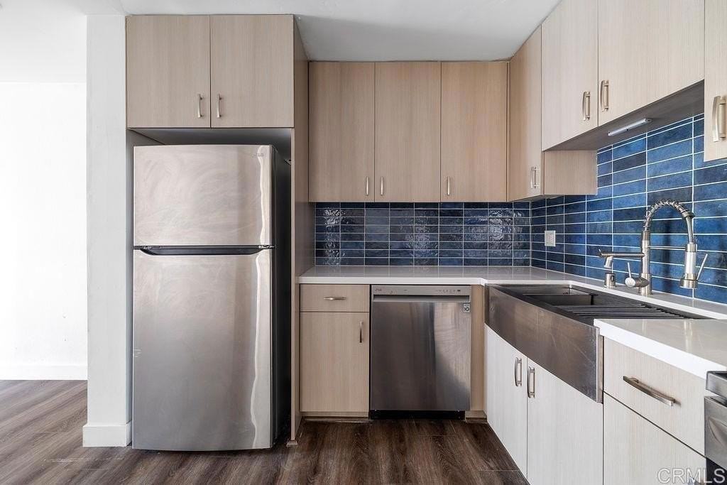 745 E Bradley Ave - Photo 3 of 20