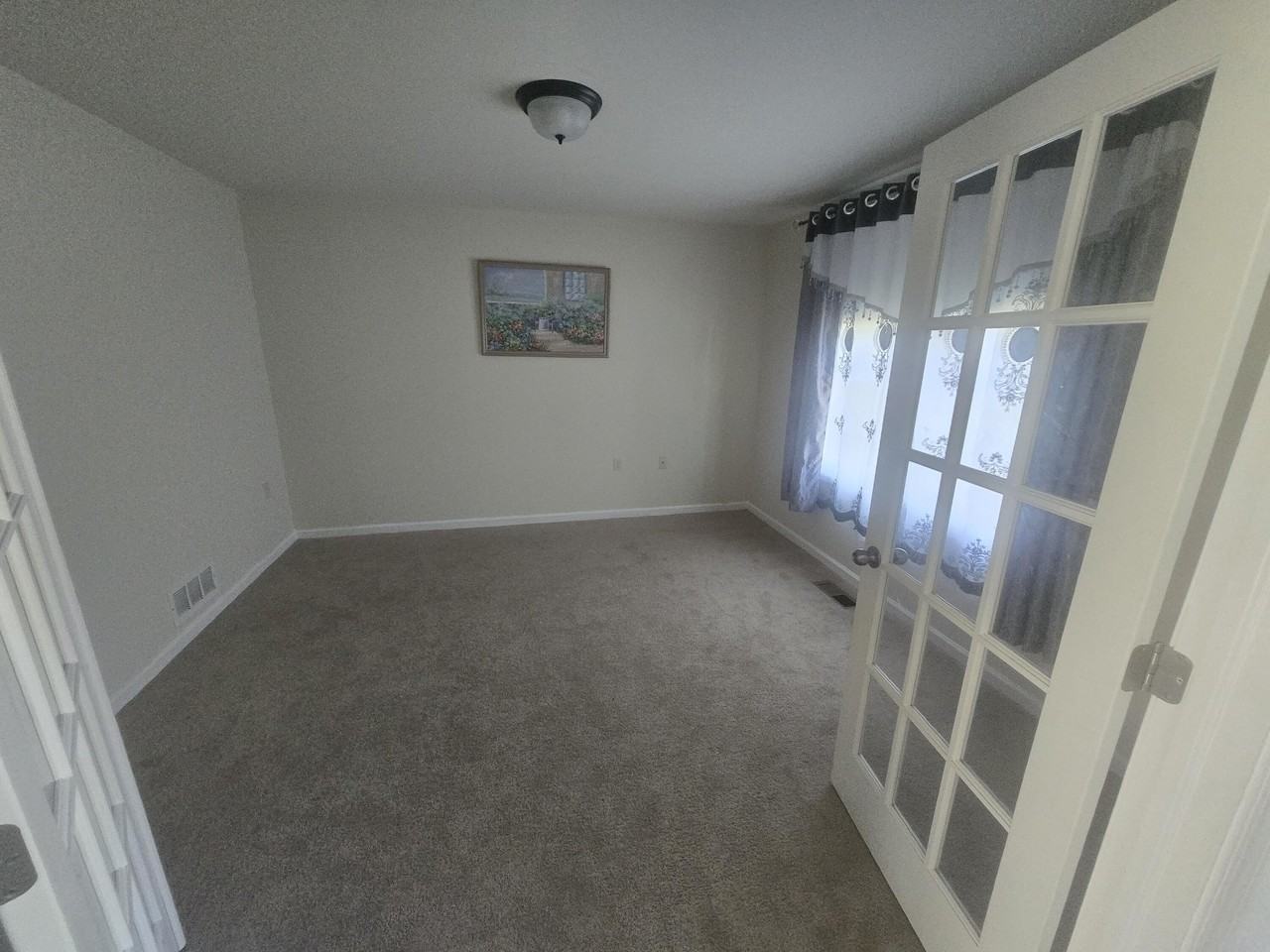 216 Swan Ct - Photo 3 of 11