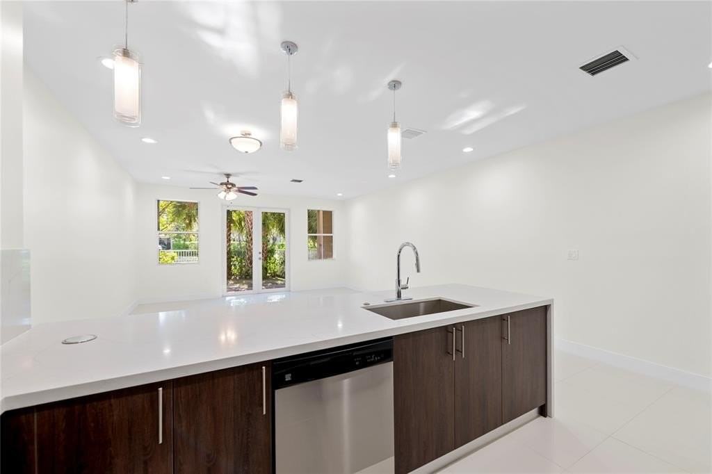 1432 Sw 4th Ave #1432 - Photo 3 of 35