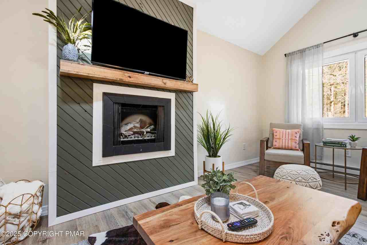 8948 Deerfield Road - Photo 4 of 18