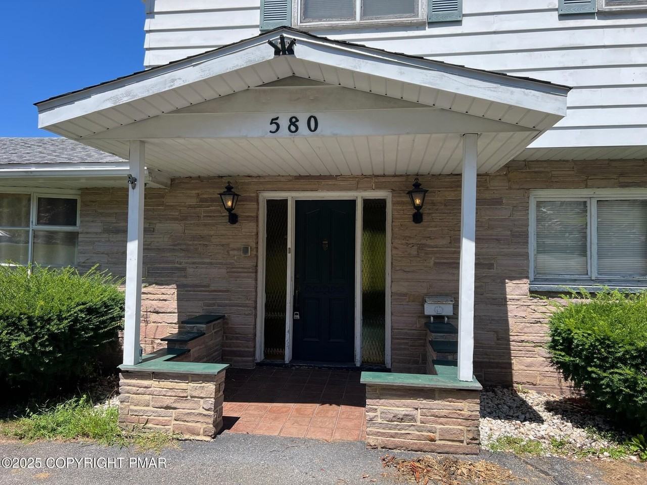 580 E Catawissa St - Photo 3 of 25