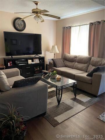 630 Longfellow Dr - Photo 3 of 16