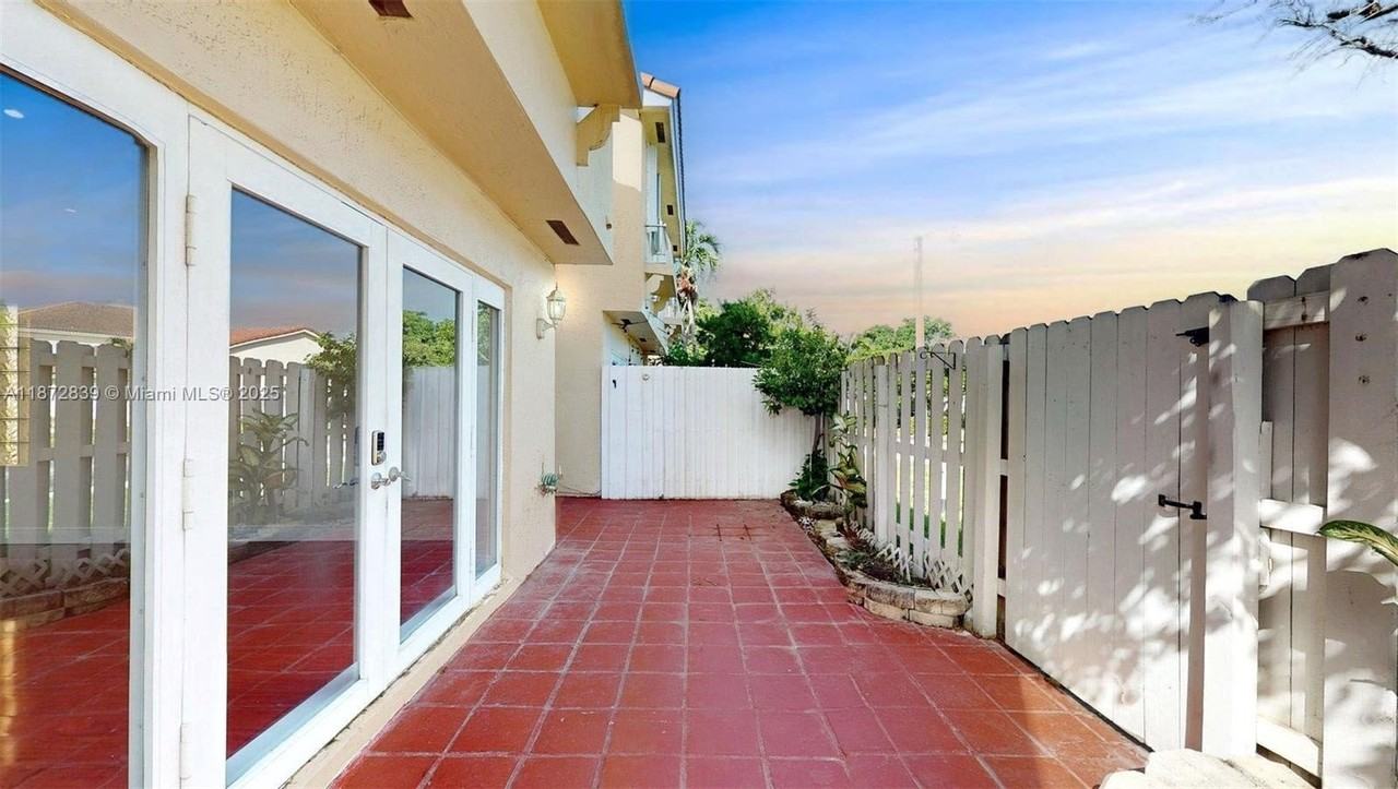 15253 Sw 111th St - Photo 4 of 25