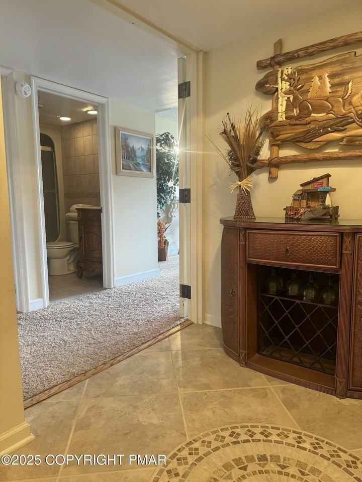 33 Midlake Drive - Photo 3 of 39