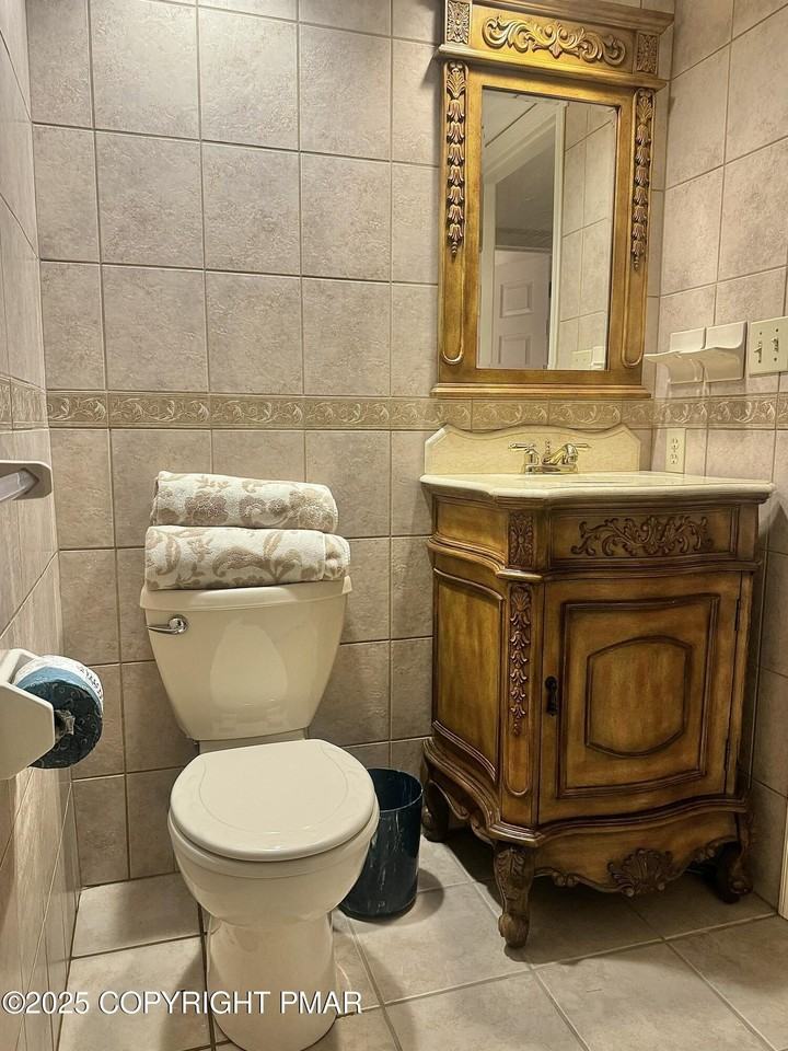 33 Midlake Drive - Photo 6 of 39