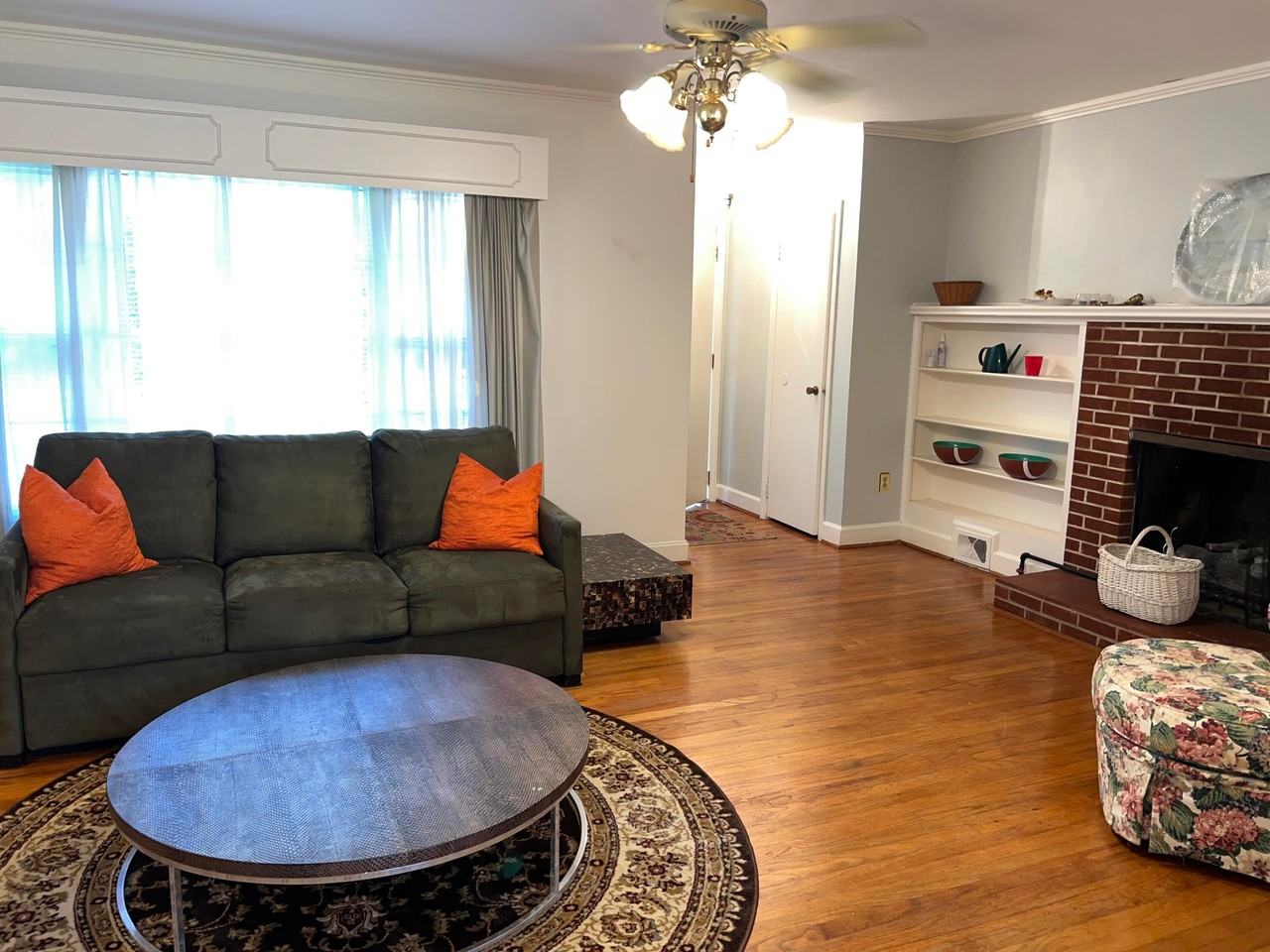 910 Wildwood Rd - Photo 2 of 28