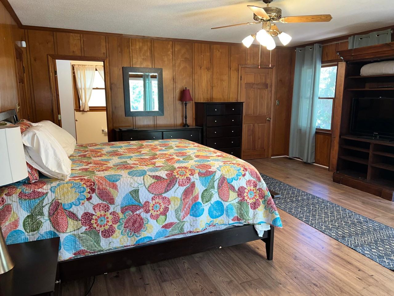 910 Wildwood Rd - Photo 7 of 28