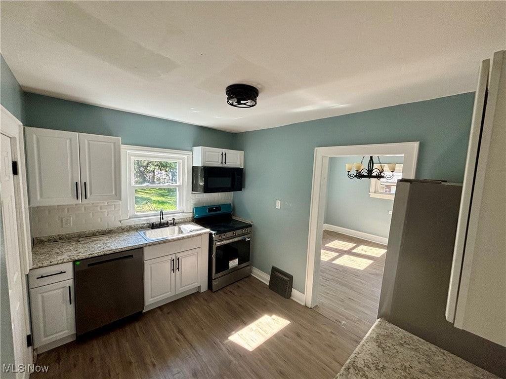 1012 Chandler Ave - Photo 4 of 15