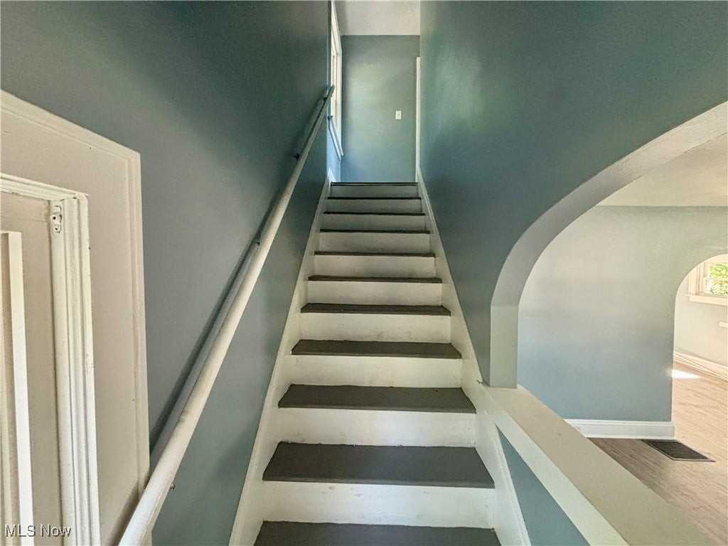 1012 Chandler Ave - Photo 7 of 15