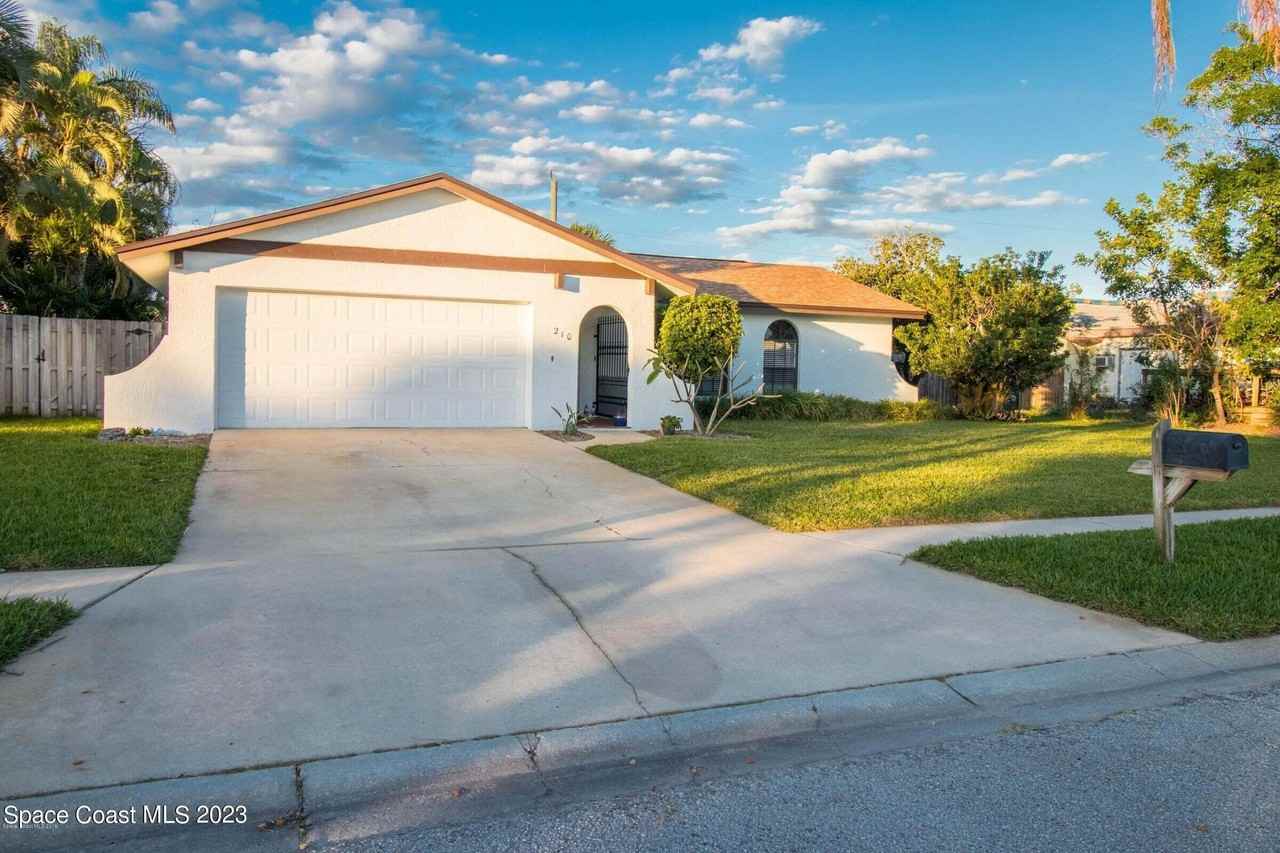 210 Maple Drive - Photo 2 of 14