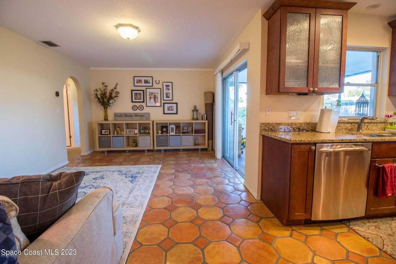 210 Maple Drive - Photo 5 of 14