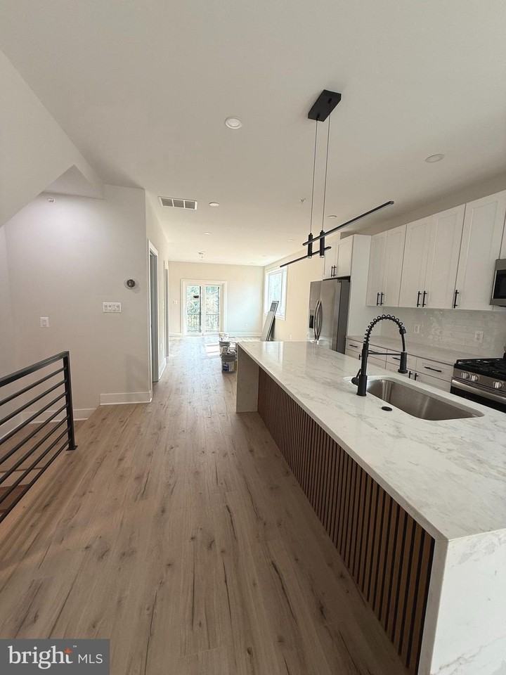 2909 N St Se Unit B #B - Photo 4 of 20