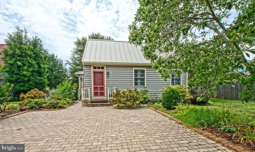 38 Shipcarpenter Sq - Photo 3 of 27