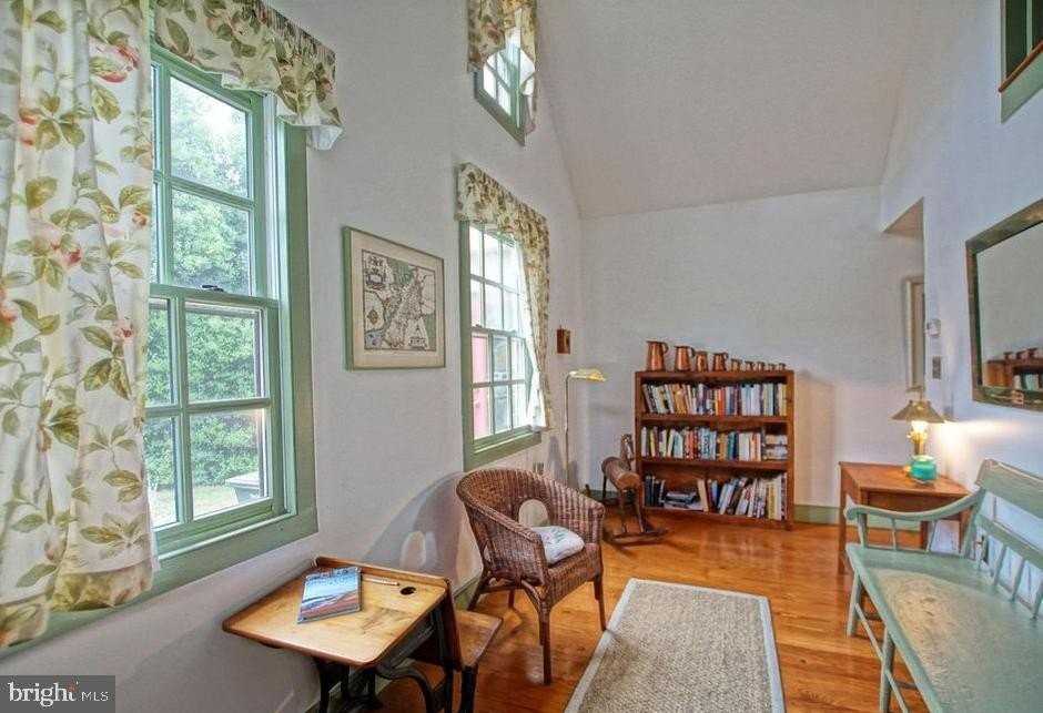 38 Shipcarpenter Sq - Photo 5 of 27