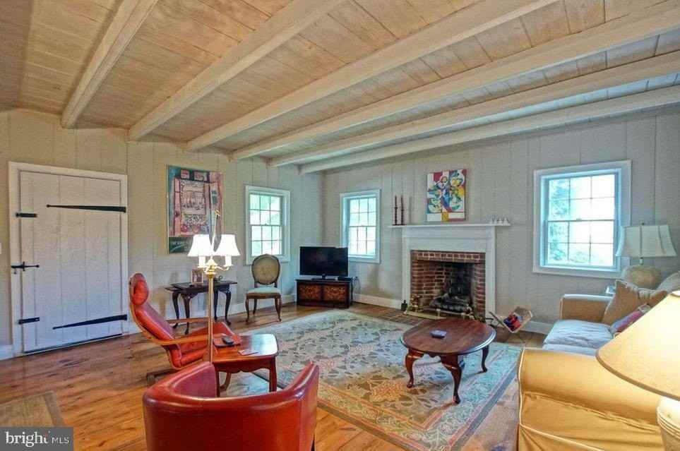 38 Shipcarpenter Sq - Photo 6 of 27