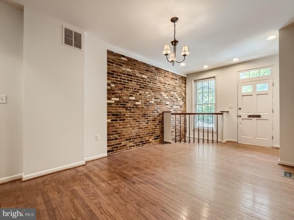 827 S Charles St - Photo 5 of 28