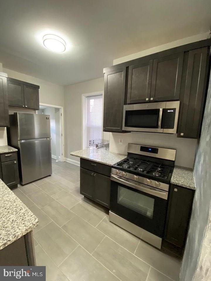 325 E 21st St - Photo 2 of 28