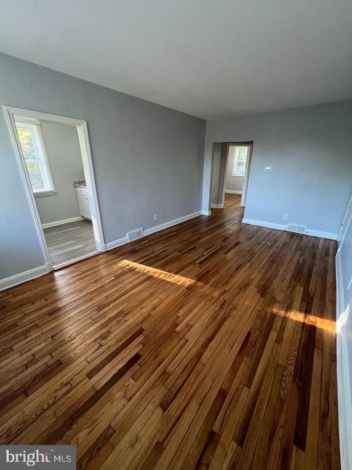 1100 Gleneagle Rd - Photo 2 of 11