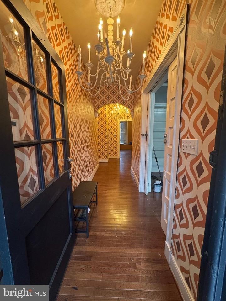 706 Newington Ave - Photo 2 of 6