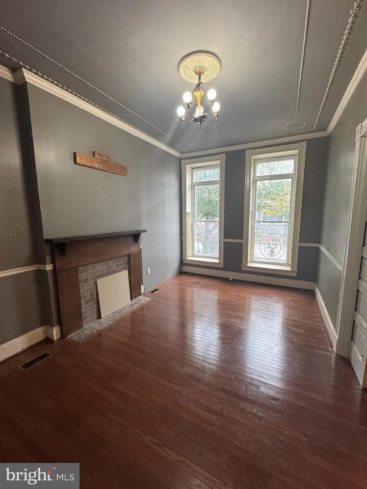 706 Newington Ave - Photo 3 of 6